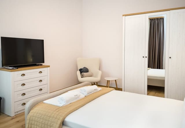 Private Villa with 5BD, Pool & Stunning Sea Views