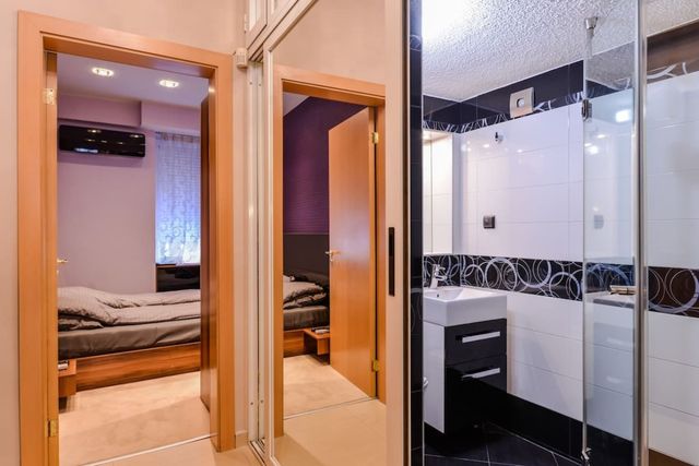 Extravaganzzo - Super Central One Bedroom Modern