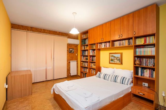 Vintage and Cozy 2BD/2BA Flat in Prime Location