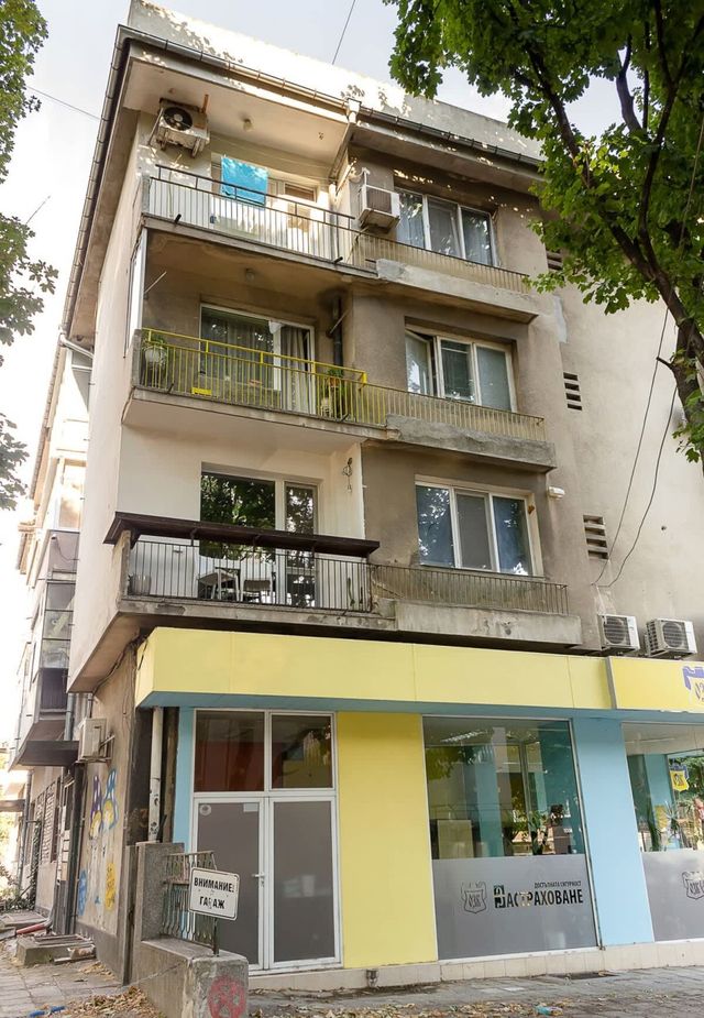 Bright & Spacious Apartment with a Charming Balcon