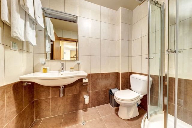 Cosy 1BD Apt w/ Free Parking and Balcony