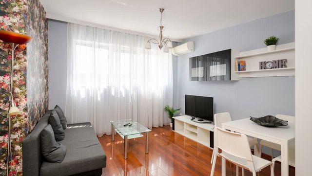 Central Cozy 1BD Compact Chic Living