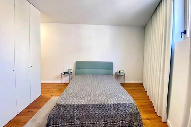 2 BDR & 2 BTHR Duplex with 2 balconies