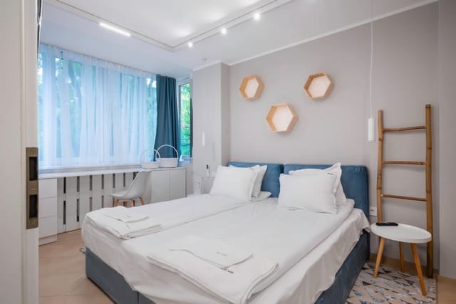 Silver Gem  1BD with desk and balcony