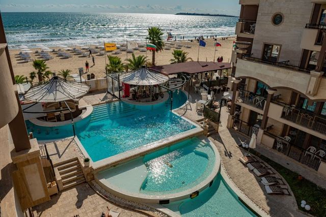 Cozy Golden Rainbow  Apartment Sea View