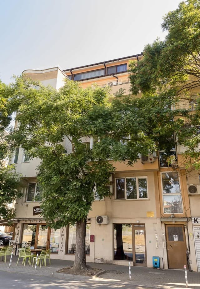 Bright & Spacious 2-Bedroom Flat in Central Varna