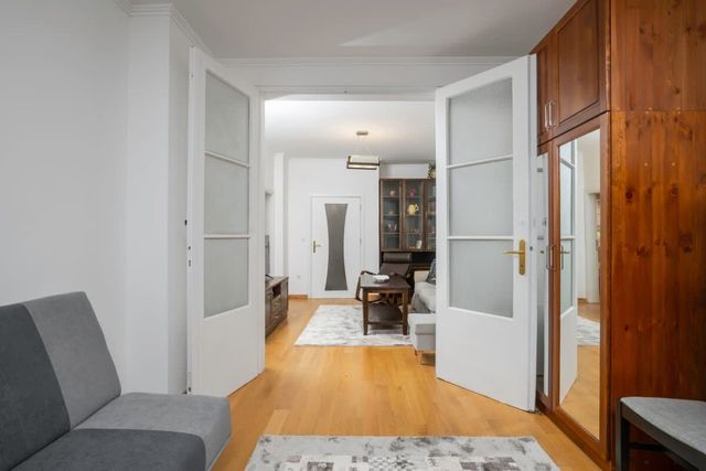 1BD flat with Desk on Russian Monument Square