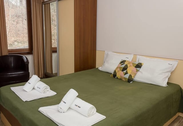 Cozy 2BD Flat with Balcony and Workspace - Photo 3