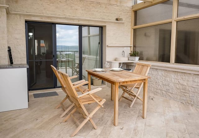 Stylish Flat with Balcony & City Views–Briz, Varna