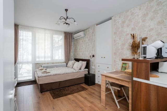 Cozy Studio in Top Centre