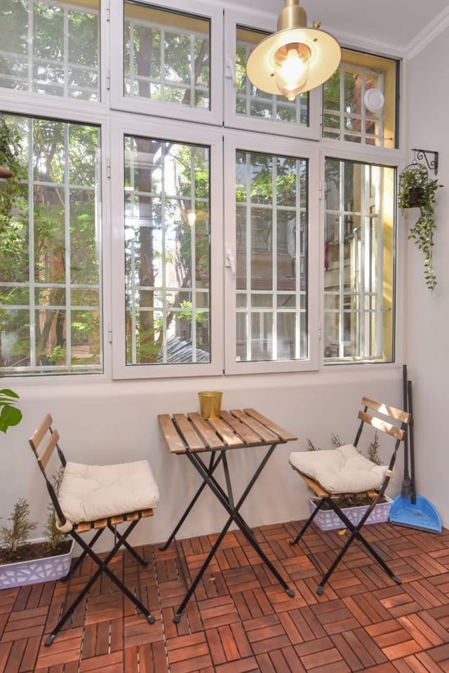 Spacious vintage 2BR, 2bath apartment