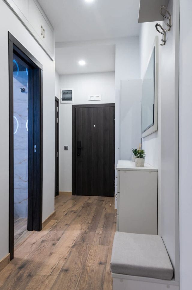 Modern 2BD/2BA Designer Apartment - Prime Location