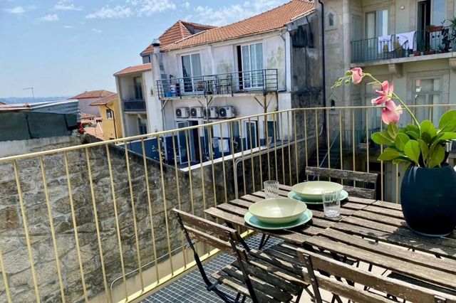 2 BDR & 2 BTHR Duplex with 2 balconies