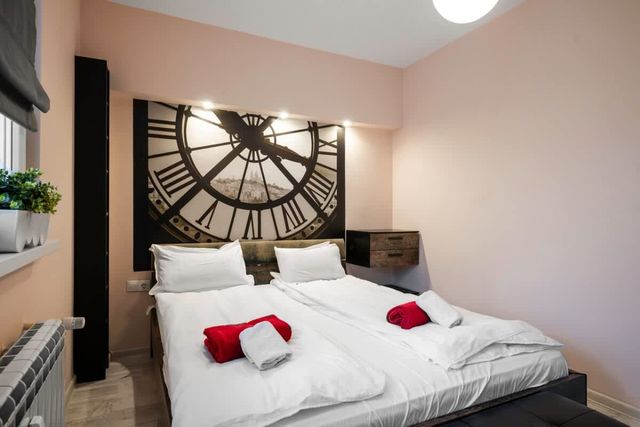 Bright & Central 1BD Flat - Dedicated Work Space