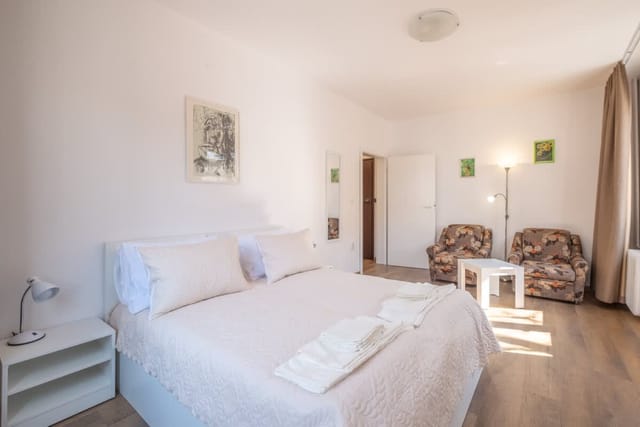 Peaceful downtown location - 2 bedroom apartment