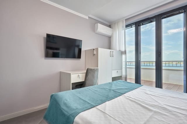 3BD Beach Paradise with a Stunning View + Parking