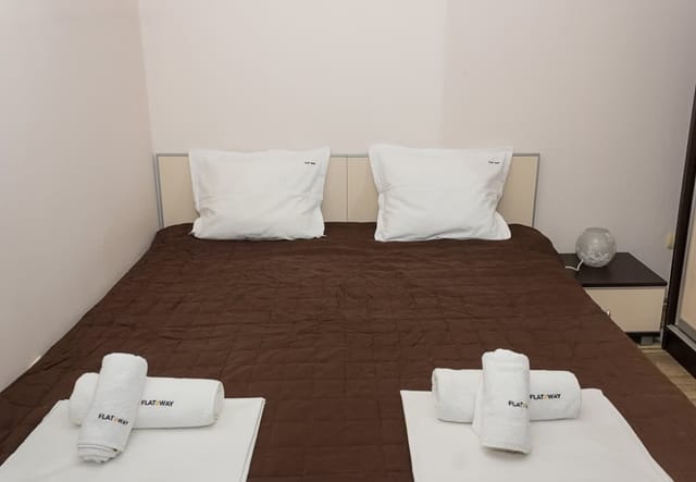 Cozy 2BD Flat with Balcony and Workspace - Photo 4