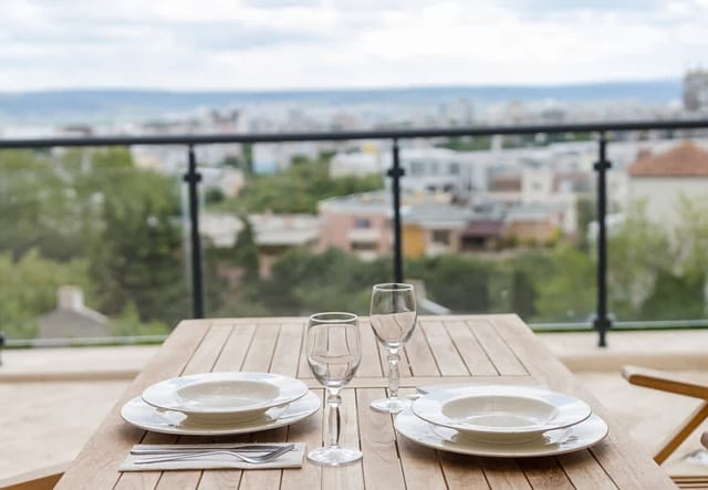 Stylish Flat with Balcony & City Views–Briz, Varna