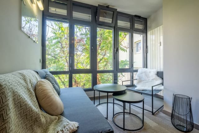 Spacious & Modern 2BD/2BA Flat | Prime Location
