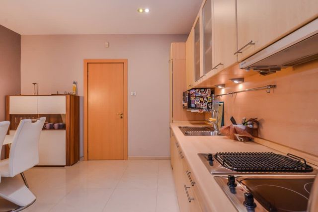 Extravaganzzo - Super Central One Bedroom Modern