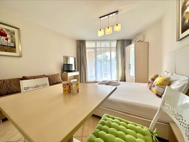 Cozy studio for 4 person in Aheloy Palace