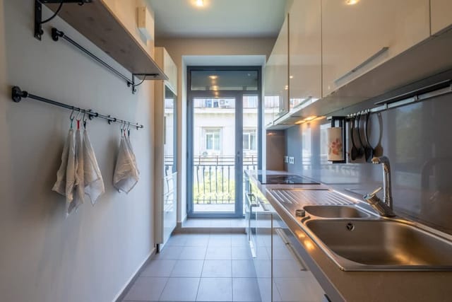 Spacious & Modern 2BD/2BA Flat | Prime Location