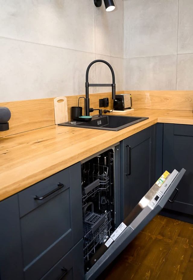 Stylish Maisonette Just Steps from the Sea Garden