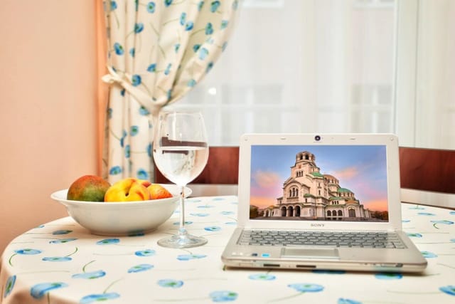 Aurora Oasis - AC & Lift in Vibrant Downtown Sofia