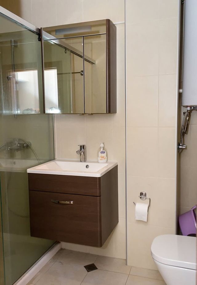 Cozy 2BD Flat with Balcony and Workspace