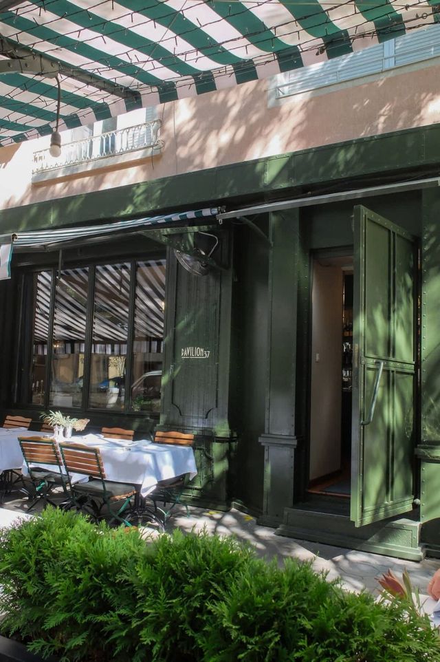 Retro-Chic 1BR Apartment next to Vasil Levski Blvd