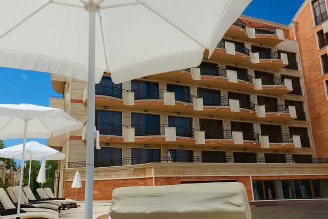 River Park Superior Studio with pool view