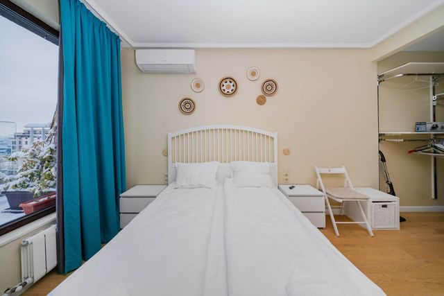 Sunny 1BR with Balcony