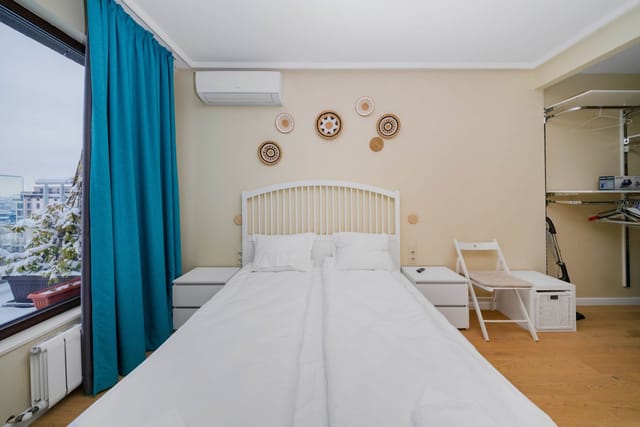 Sunny 1BR with Balcony - Photo 2