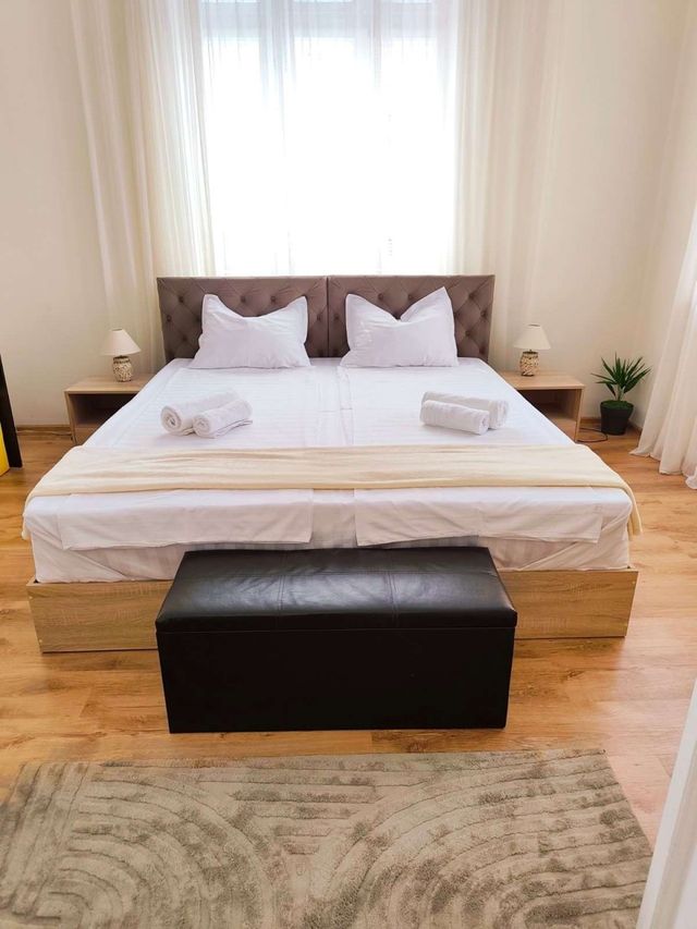 Apo Apartment - Top Center