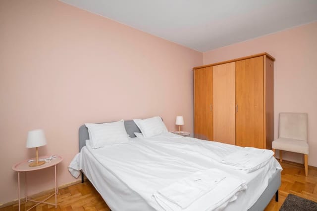 City Haven: Expansive Apartment in Prime Location