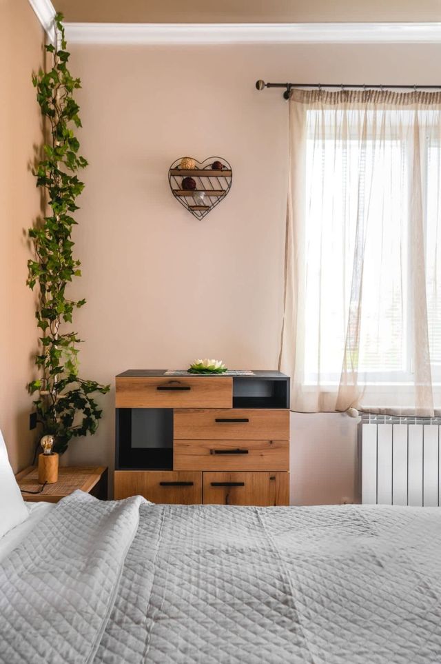 Eagles' Bridge ~ 1BD flat with desk