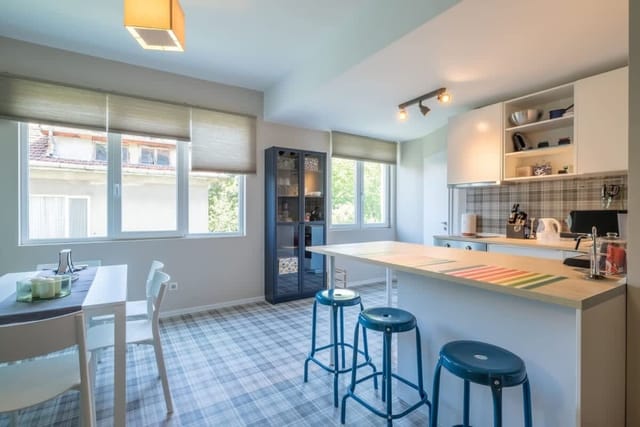 Enjoy The Ride | 2-BDR Lozenec Central Apartment