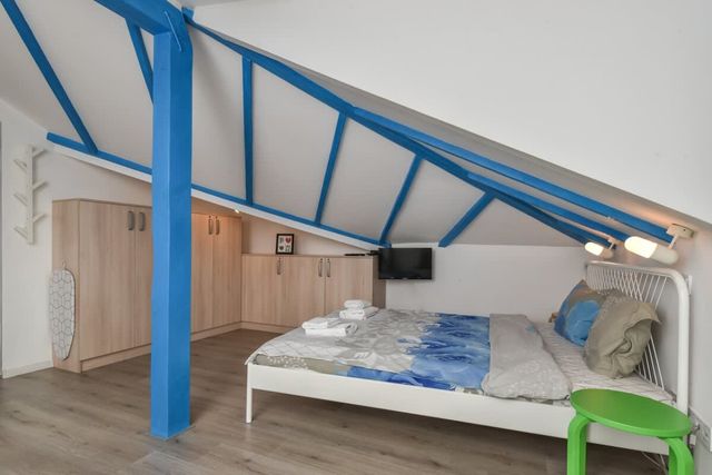 The Ivy House - A Cozy Attic near the City Center