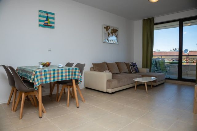 Green Life One-Bedroom Apartment with Sea View