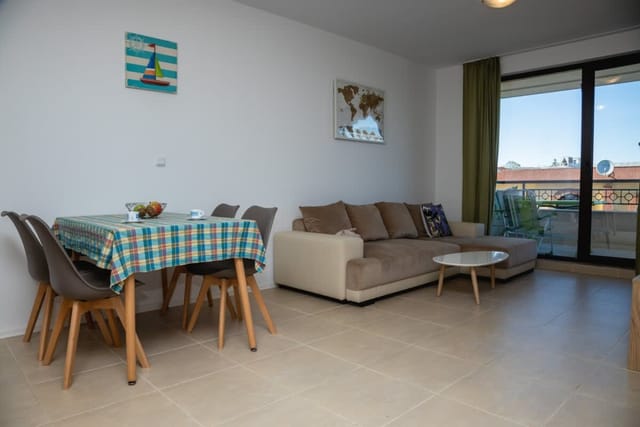 Green Life One-Bedroom Apartment with Sea View