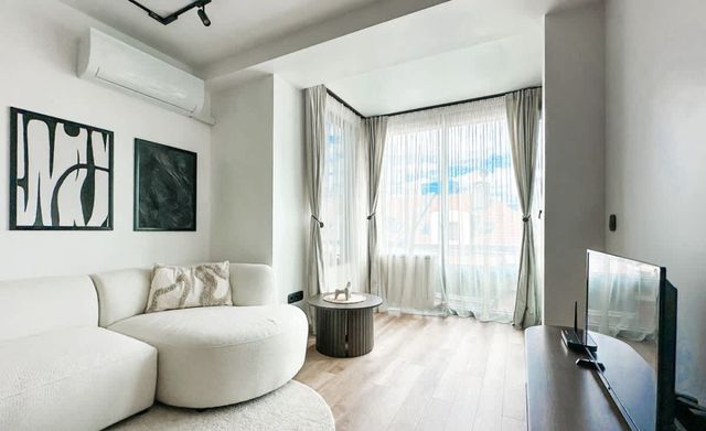 Modern & Quiet 1BR Near Center + Private Parking