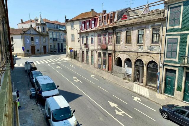 2 BDR & 2 BTHR Duplex with 2 balconies