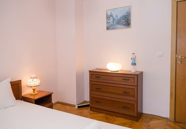 Sunny 2-Bedroom Flat near Sea Garden|Chayka, Varna