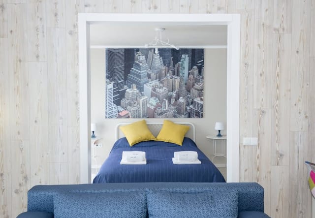 Sunny Blue  One-Bedroom Flat with Balcony