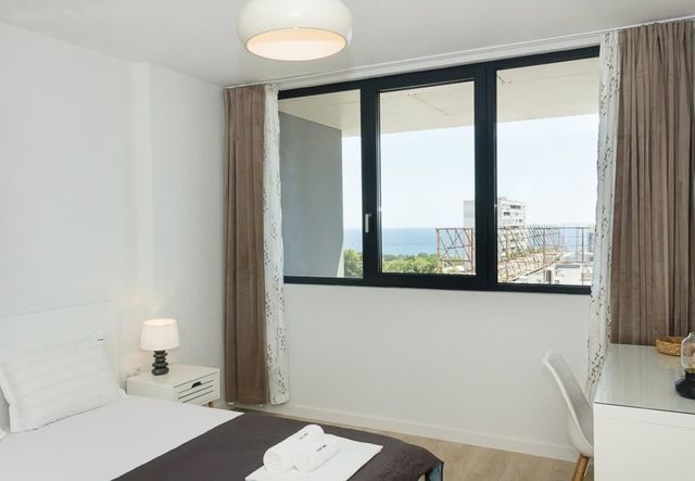 Sea View 1BD Modern Flat in Chayka