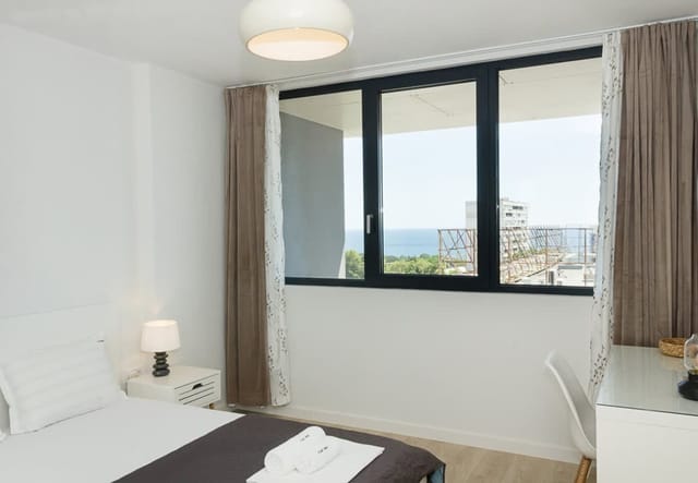 Sea View 1BD Modern Flat in Chayka