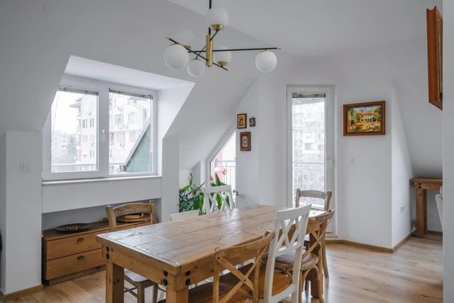 Charming &amp; Cozy 2BD Apartment with Natural Light - Photo 3