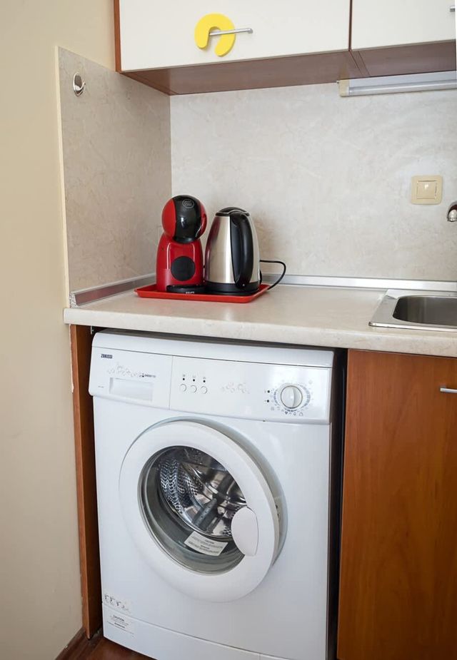 Beachfront Bliss-1BR Sea View Flat in Golden Sands