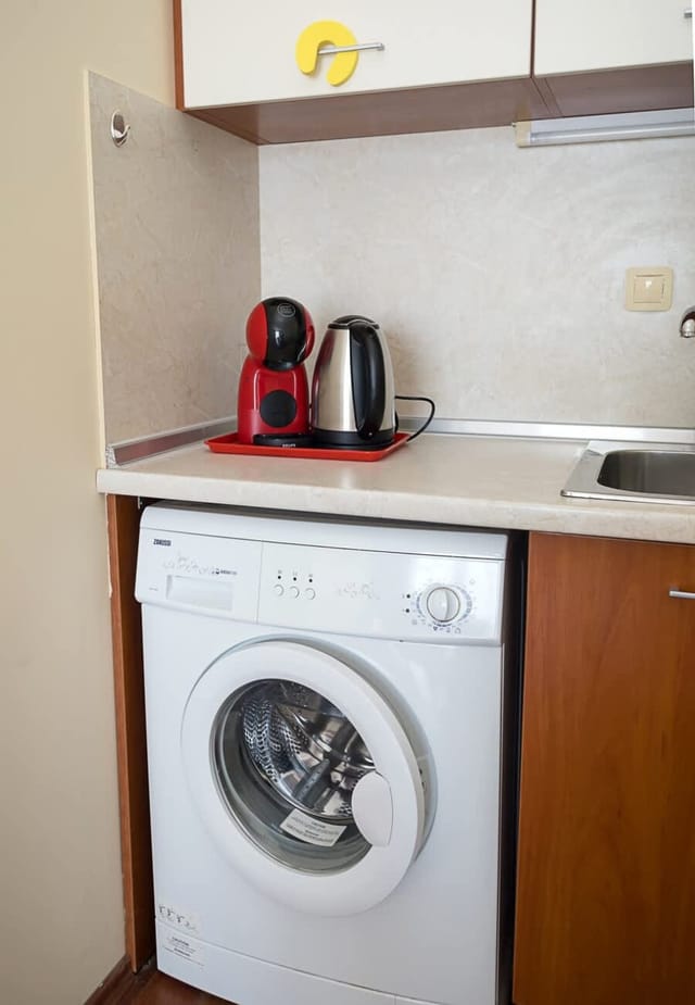 Beachfront Bliss-1BR Sea View Flat in Golden Sands