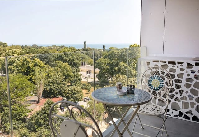 Stylish City Living by the Sea - 2BR Flat in Varna - Photo 4
